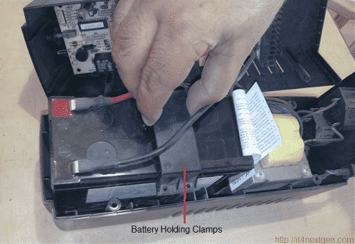 Como trocar a bateria do UPS [DIY]