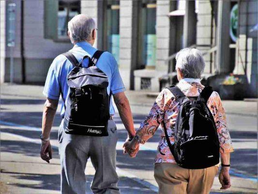 Tinder para adultos: os melhores sites de namoro para idosos e idosos
