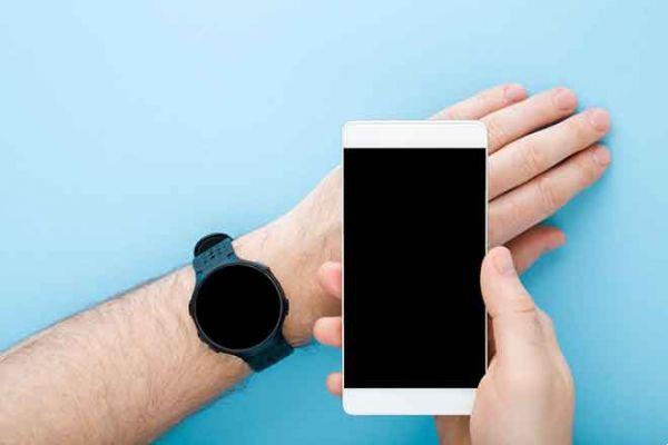 Un reloj Bluetooth compatible con Android fabricado en acero que te sorprenderá
