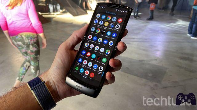 Motorola RAZR, the foldable smartphone will arrive on February 6: it starts from the USA