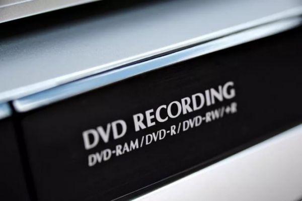 Como conectar um gravador de DVD a uma TV