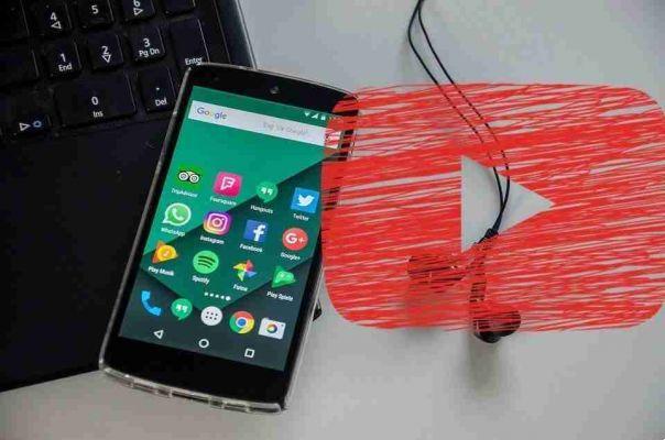 How to continue listening to Youtube videos by locking your smartphone