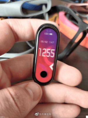 ¿Xiaomi Mi Band 5 tendrá un agujero en la pantalla? Aquí hay algunas supuestas fotos.