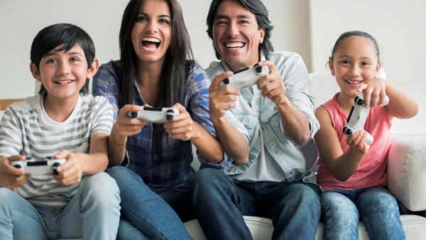 Actualités + Les parents jouent aux jeux vidéo avec leur famille