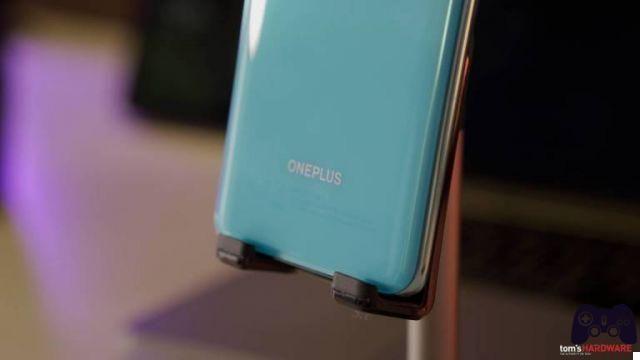 Smartphones OnePlus con Facebook preinstalado (y no se pueden quitar)
